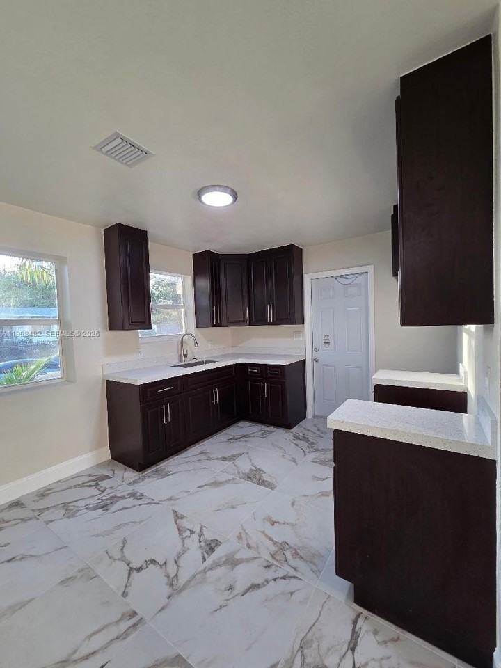 295 Nw 48th St #0 - Photo 4 of 12