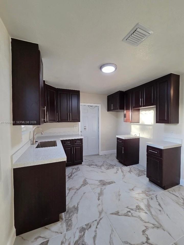 295 Nw 48th St #0 - Photo 5 of 12