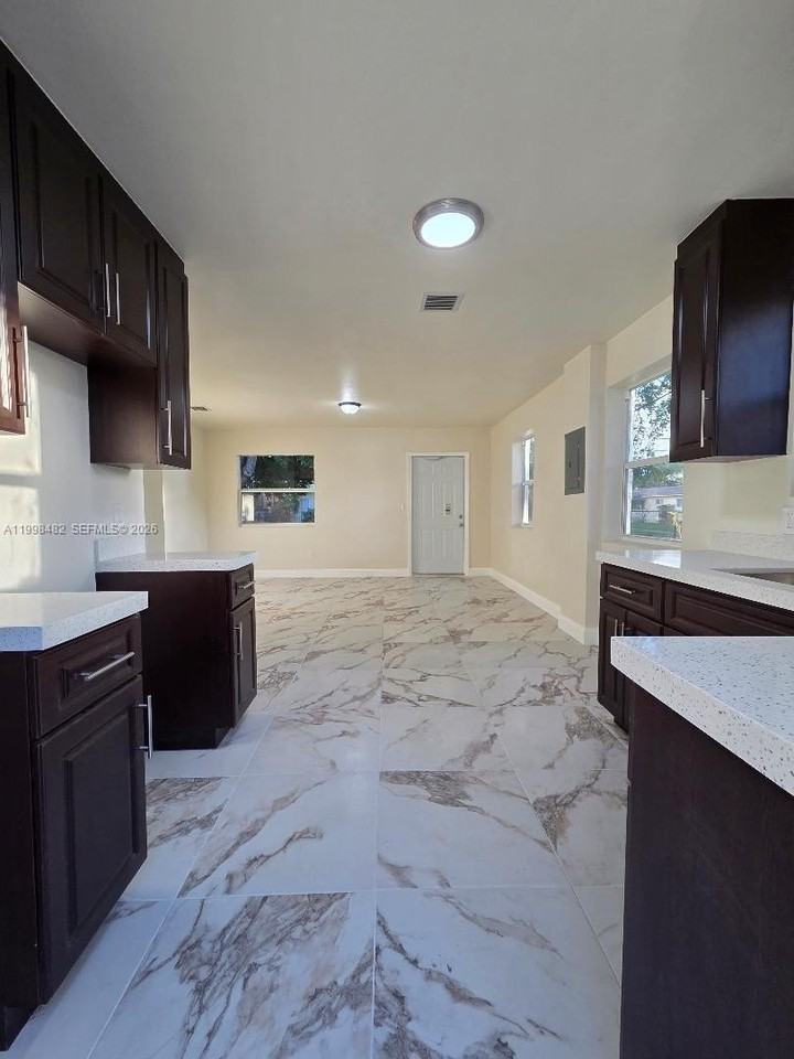 295 Nw 48th St #0 - Photo 6 of 12