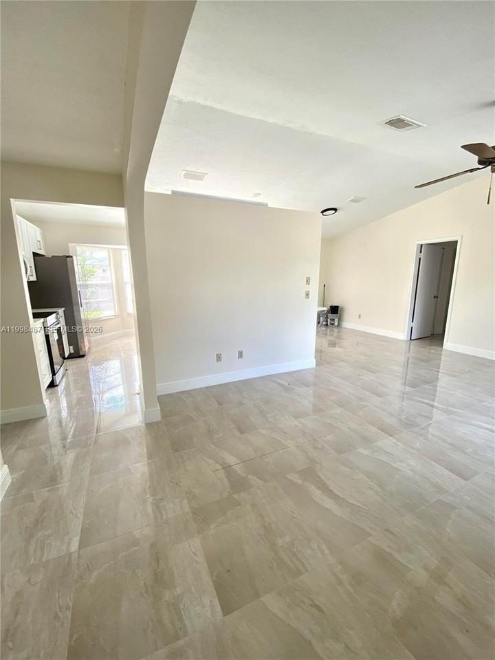 592 Sw Todd Ave - Photo 6 of 21