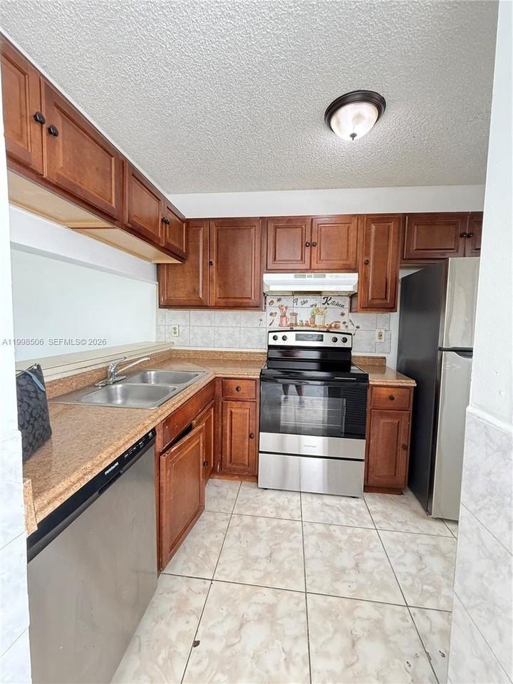 4295 Nw 114th Ter #4295 - Photo 5 of 15