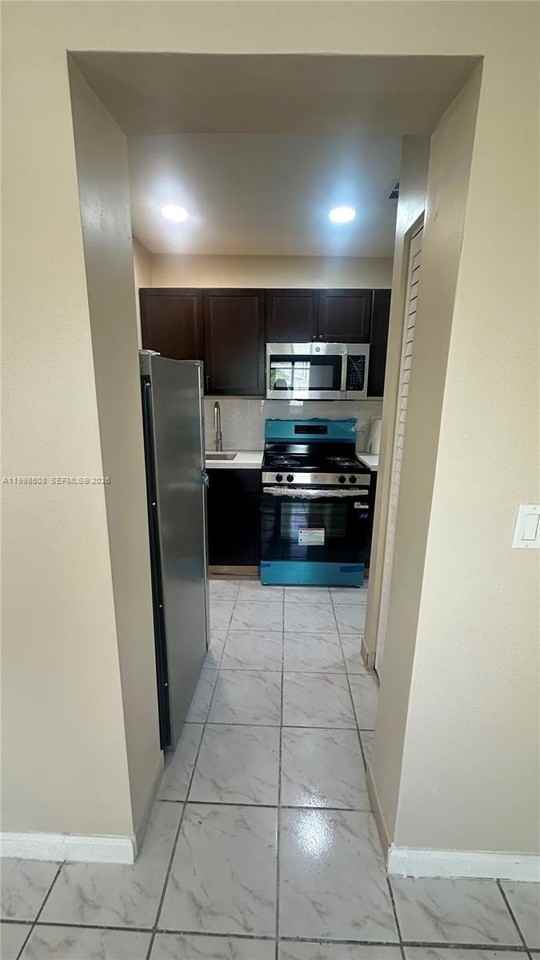 990 E 2nd St #B - Photo 6 of 12