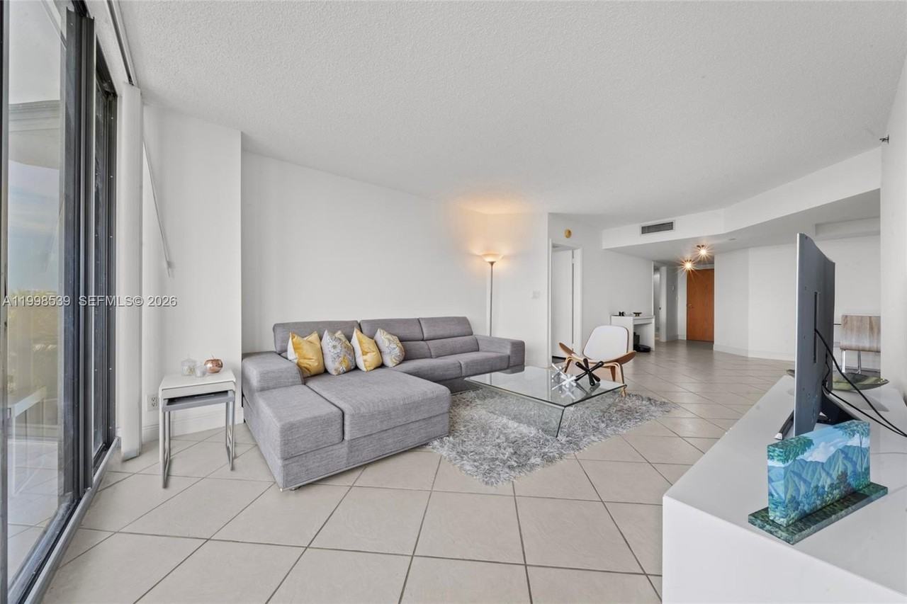 3598 Yacht Club Dr #601DEN - Photo 4 of 50