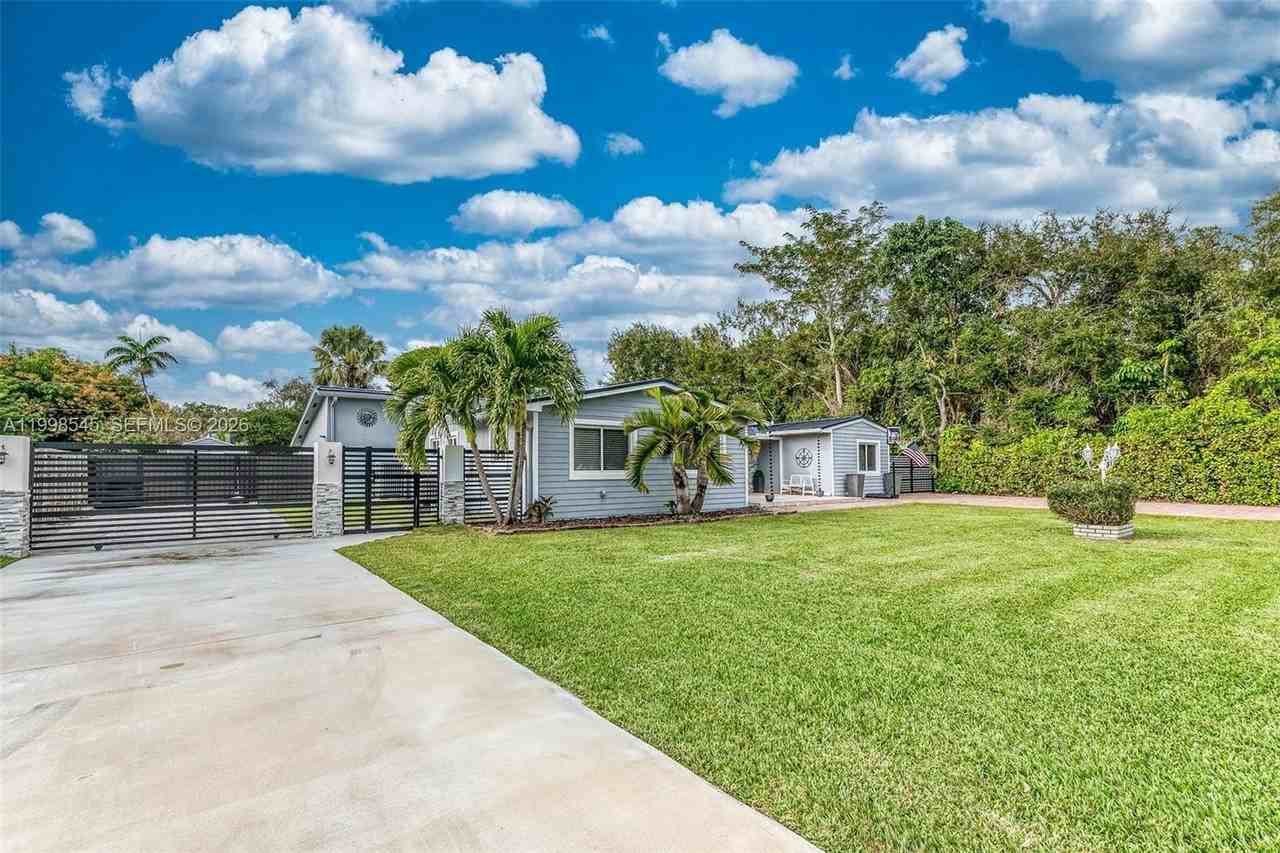 17420 Sw 84th Ct - Photo 2 of 33