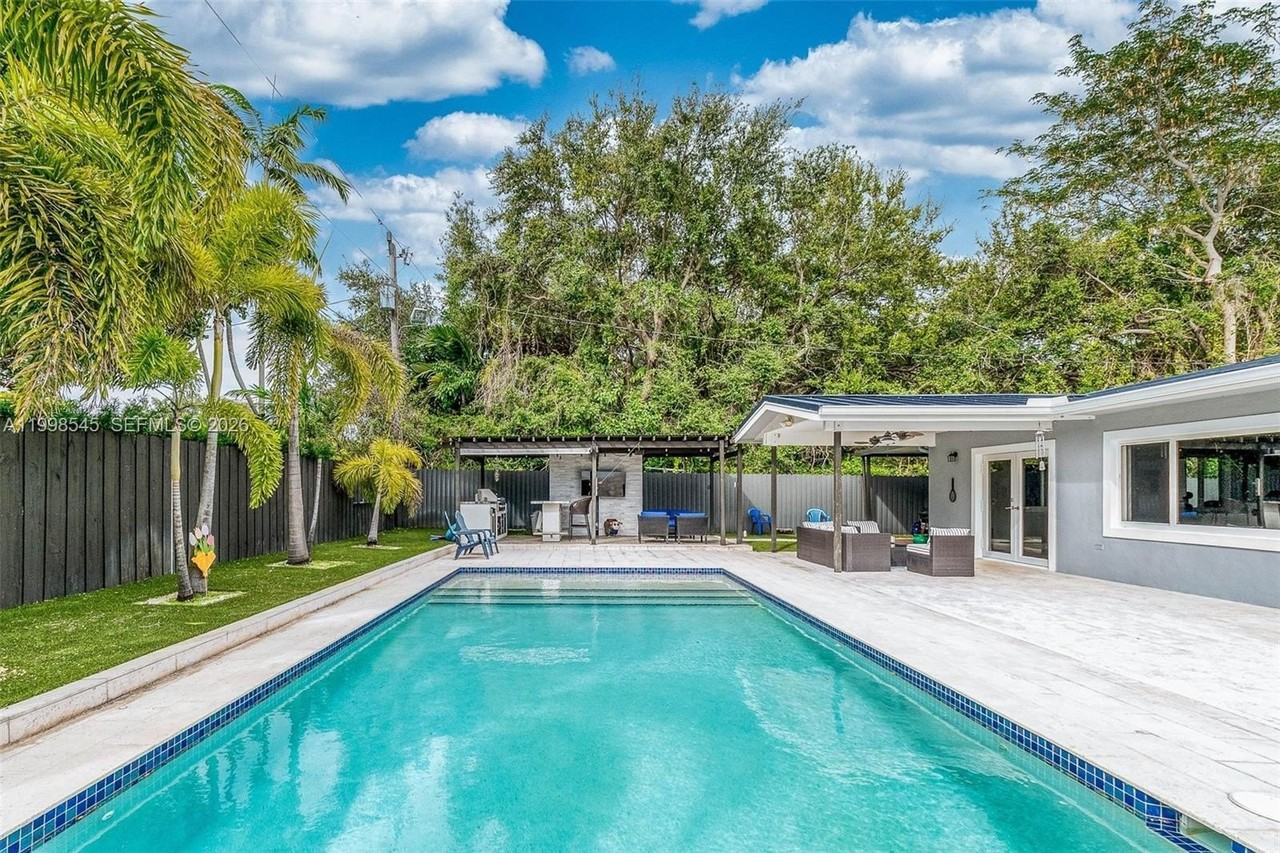 17420 Sw 84th Ct - Photo 3 of 33