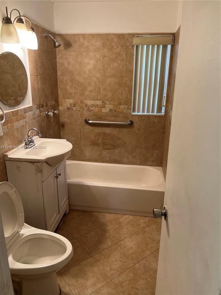 1710 Nw 5th Ave #1710 - Photo 3 of 17