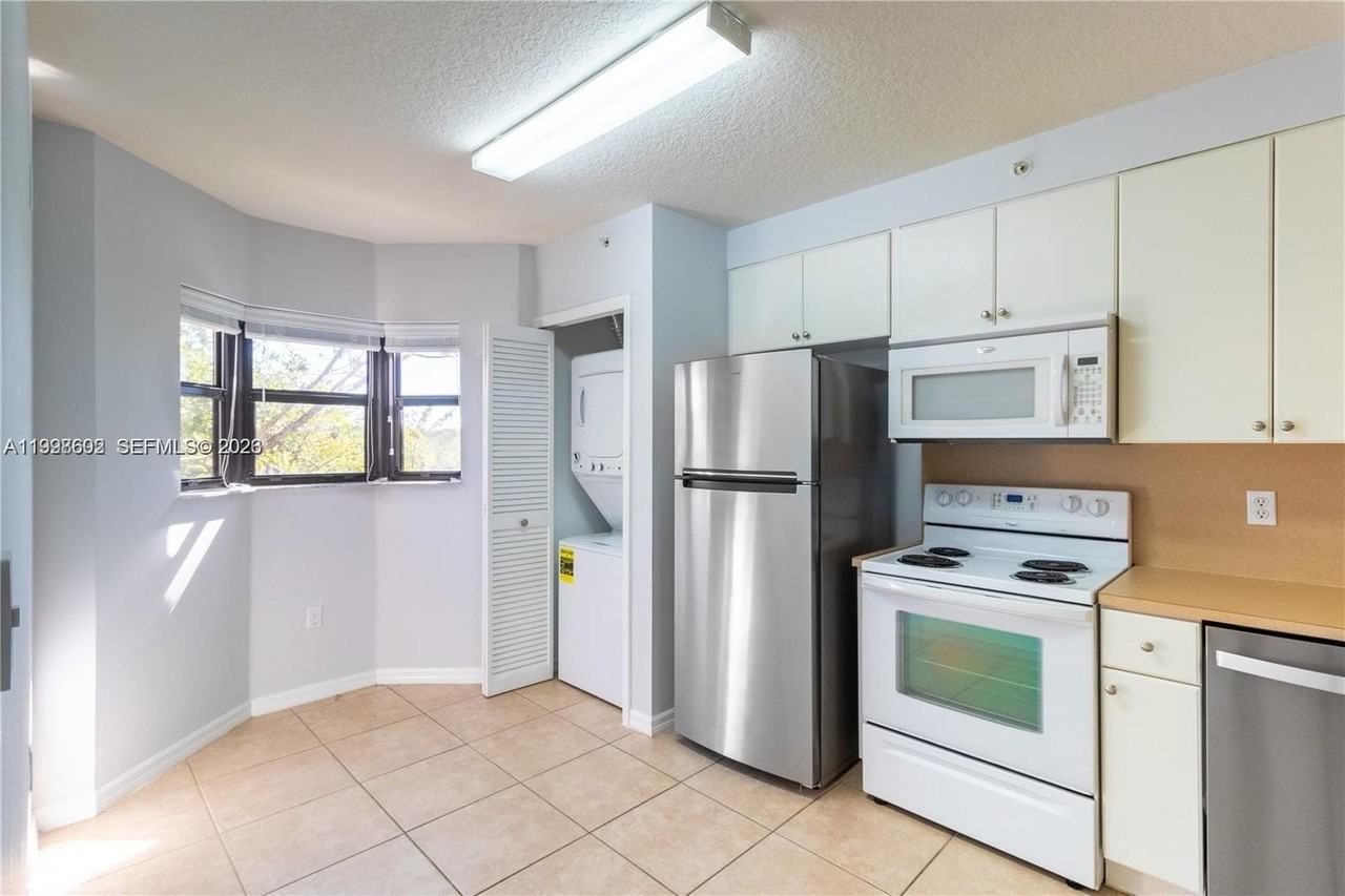 22801 Sw 88th Pl #204 - Photo 4 of 27