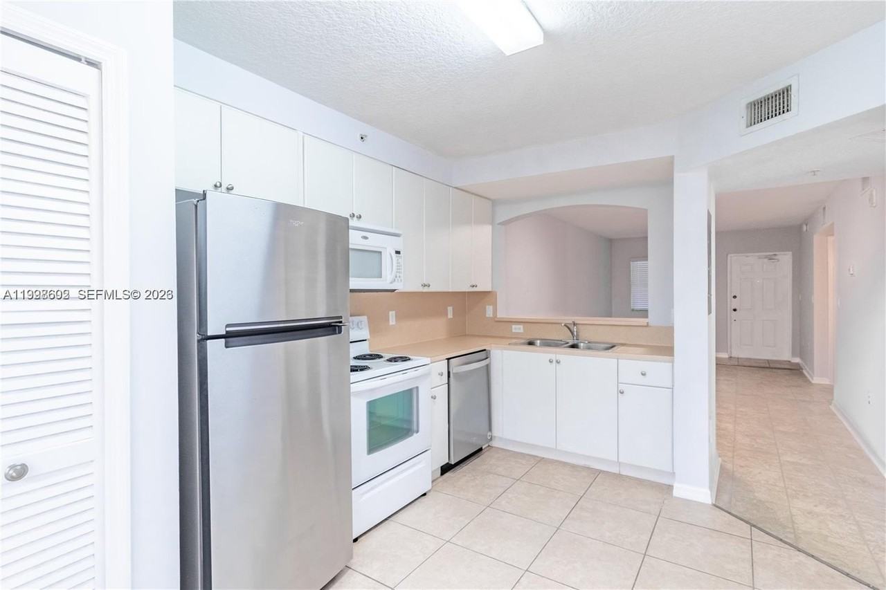 22801 Sw 88th Pl #204 - Photo 5 of 27