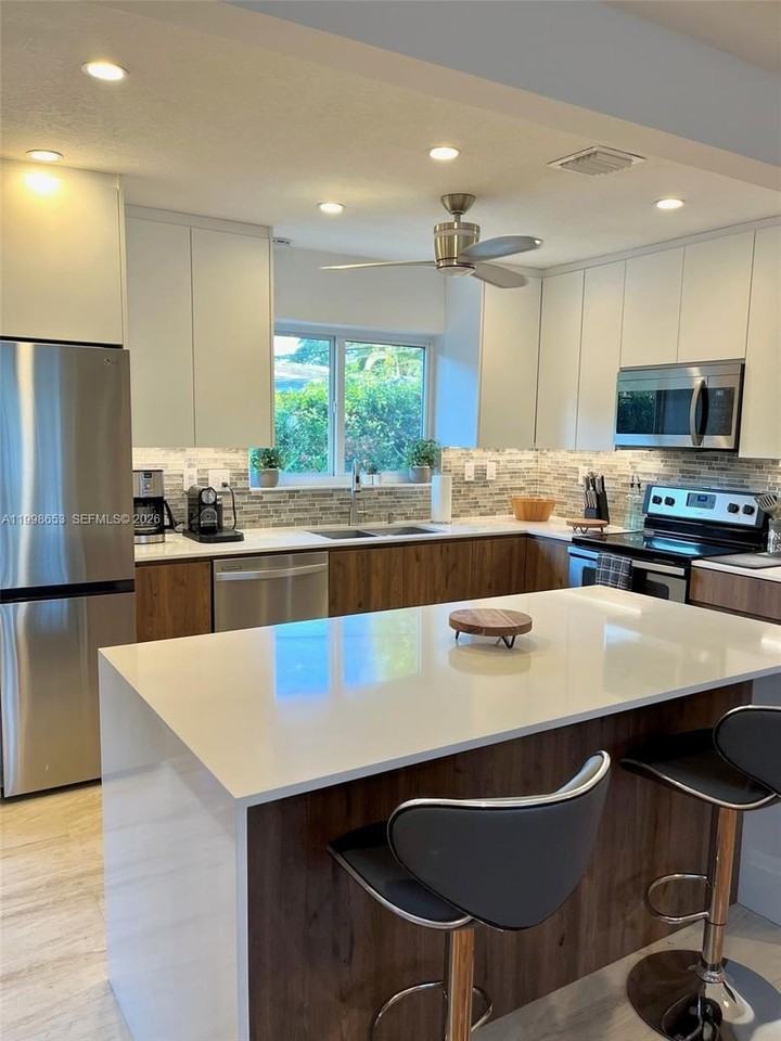 411 Alesio Ave - Photo 5 of 22