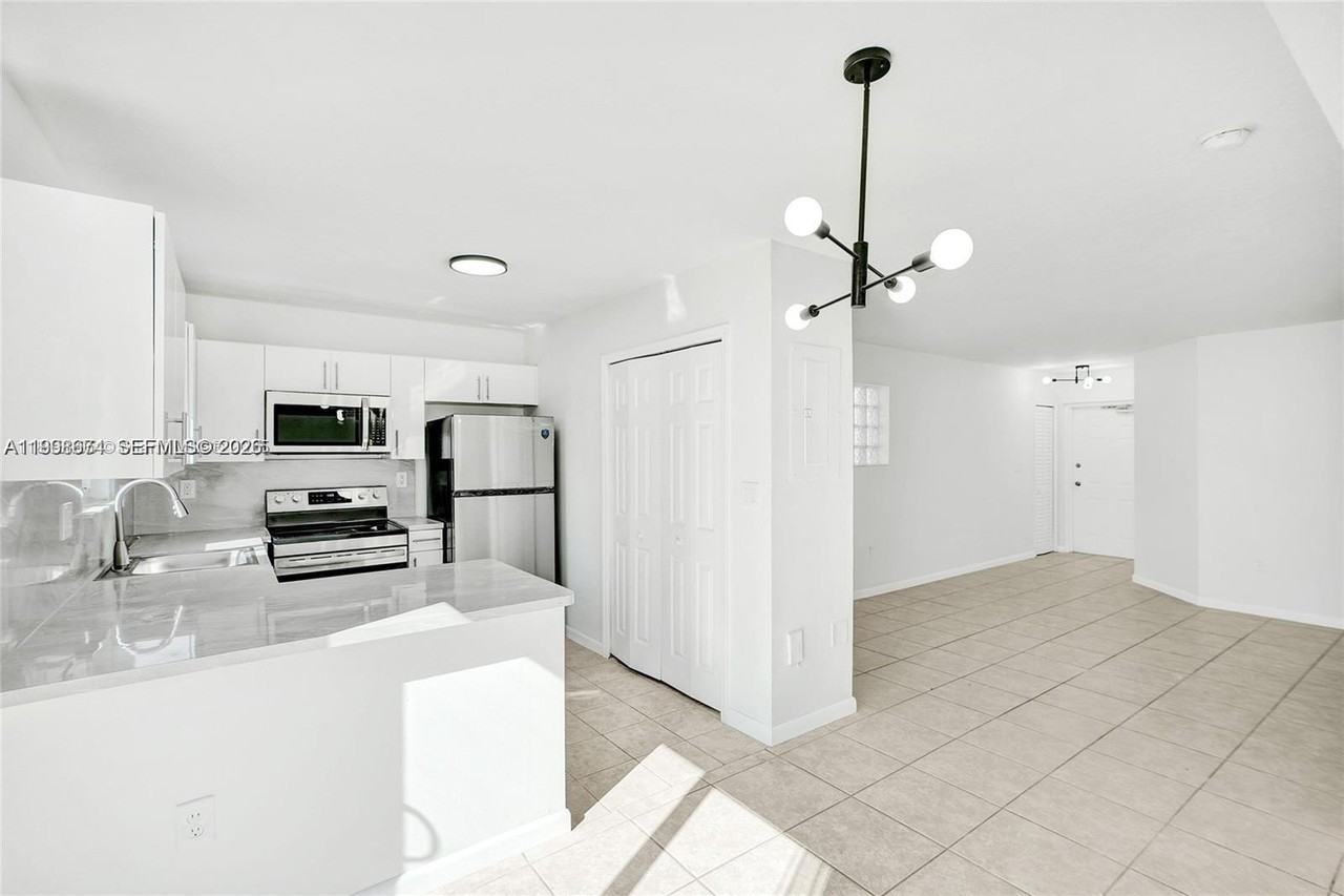 3398 Ne 9th Dr #104 - Photo 3 of 17