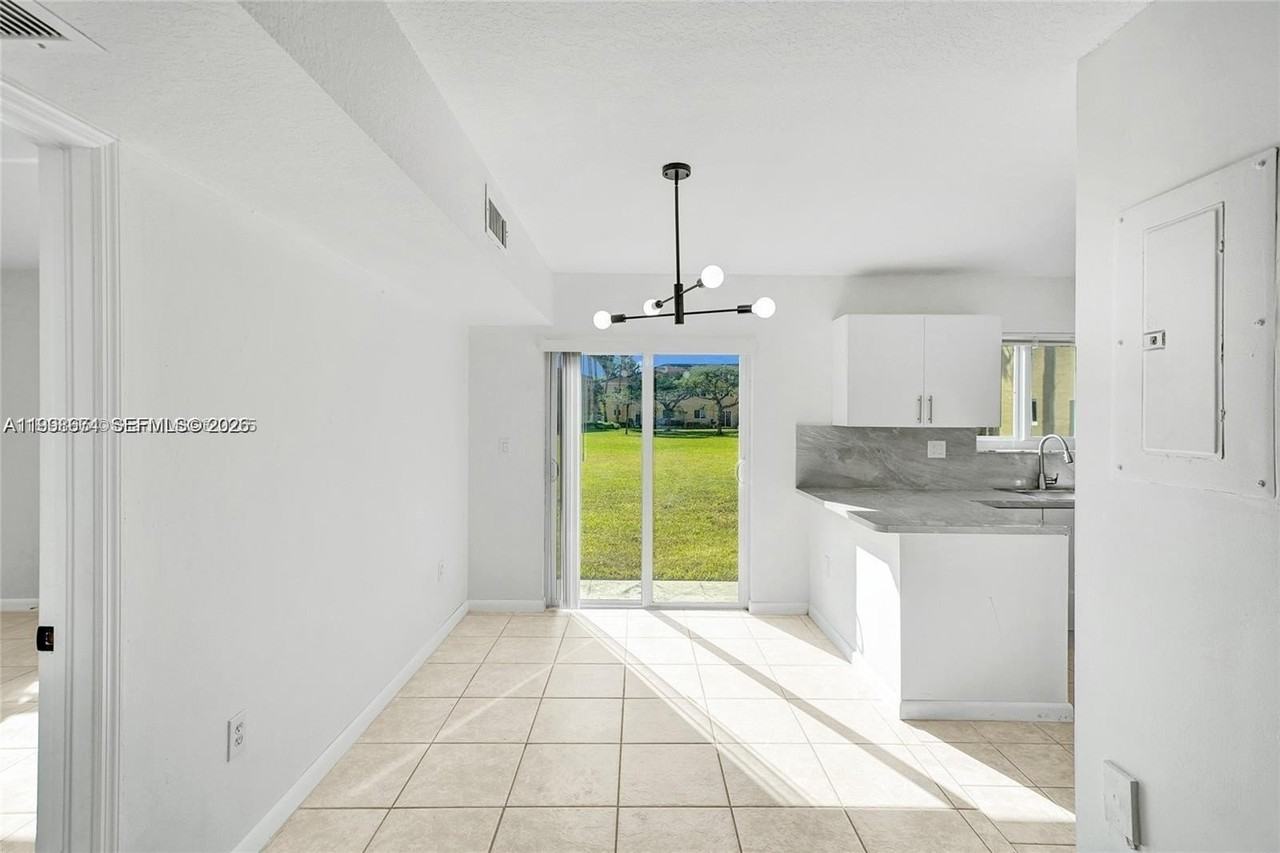 3398 Ne 9th Dr #104 - Photo 6 of 17