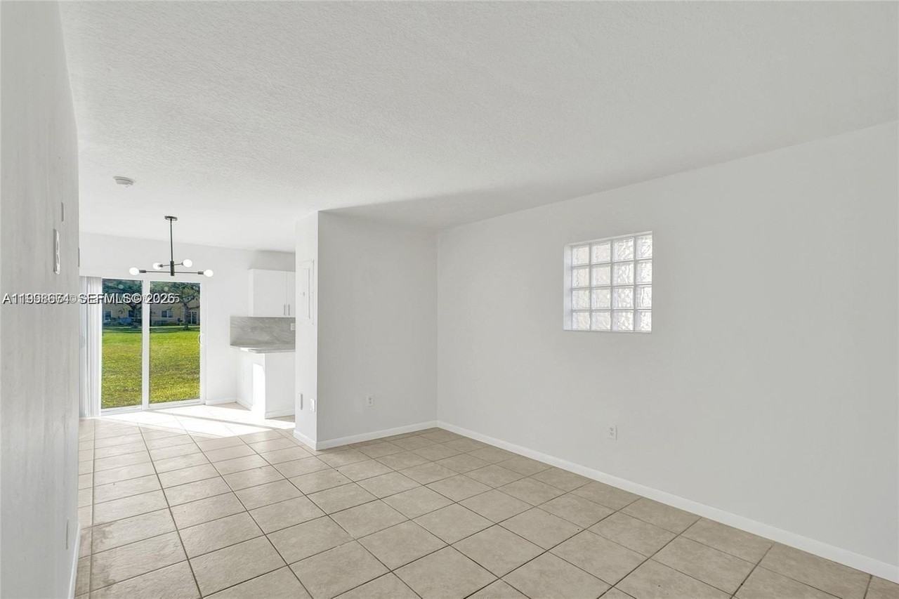 3398 Ne 9th Dr #104 - Photo 7 of 17