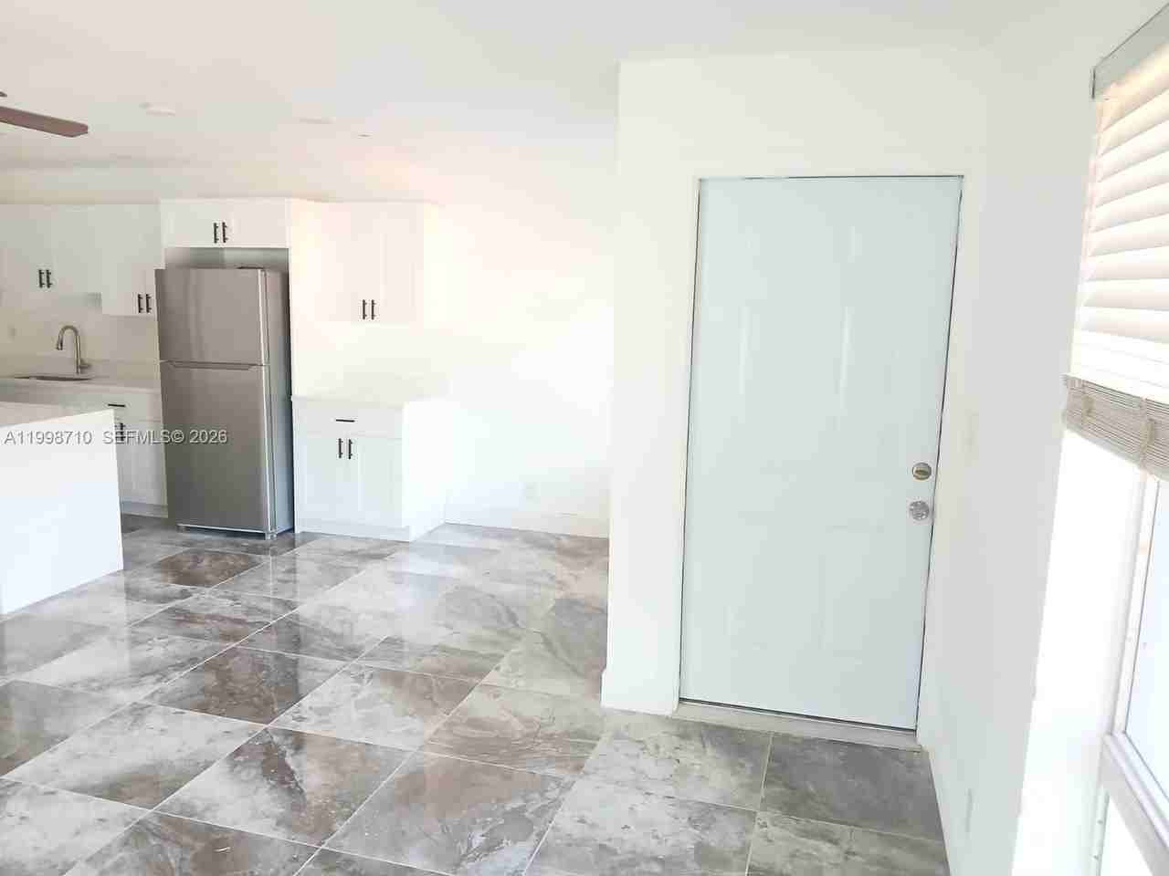 812 Sw 13th St #812 - Photo 4 of 17