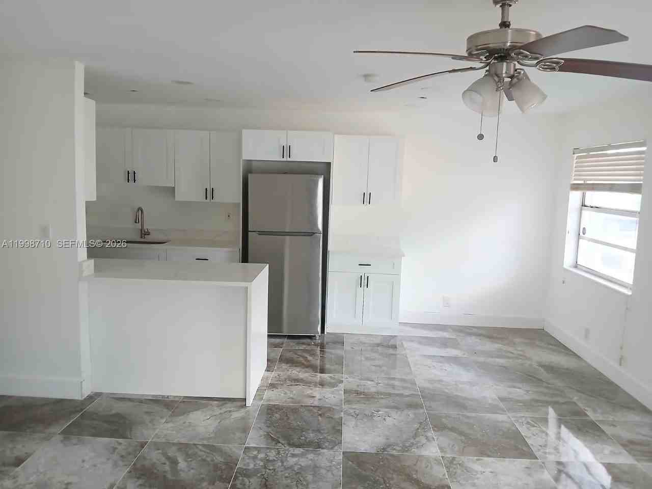 812 Sw 13th St #812 - Photo 5 of 17