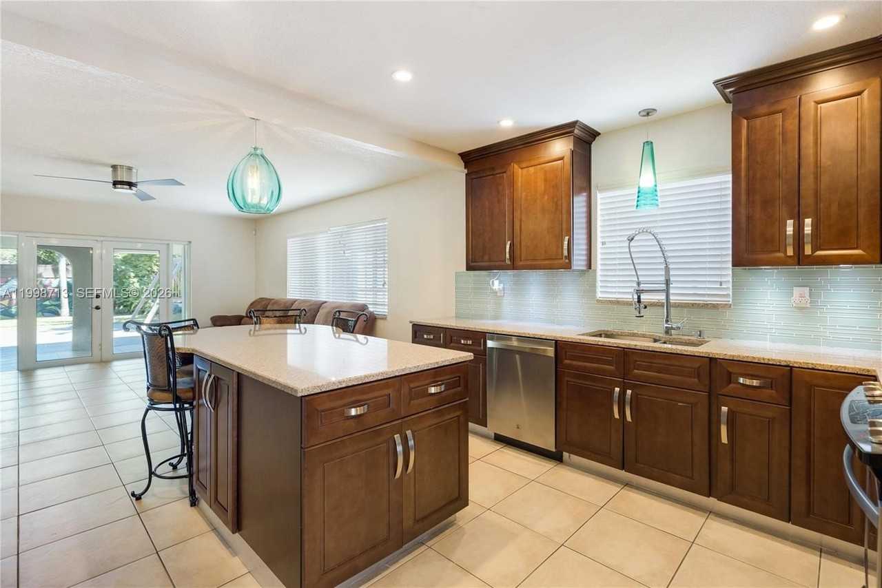 1333 Sw 16th St - Photo 6 of 22