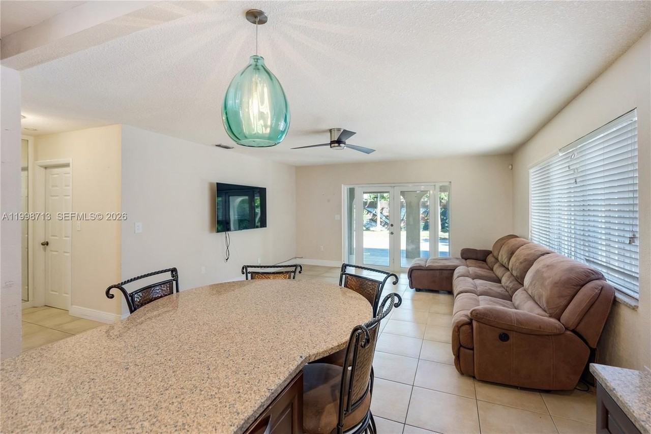 1333 Sw 16th St - Photo 7 of 22