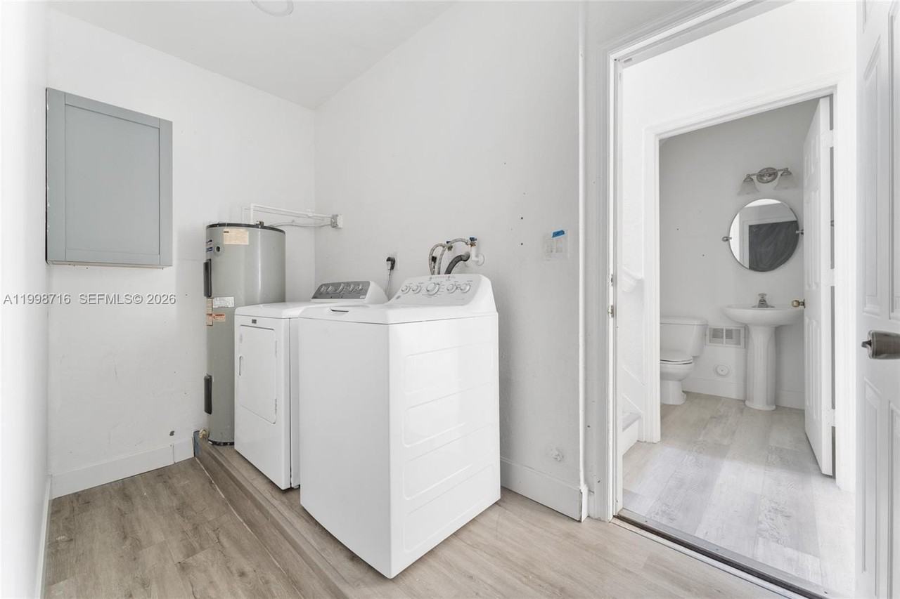 379 Ne 31st Ave #379 - Photo 7 of 23