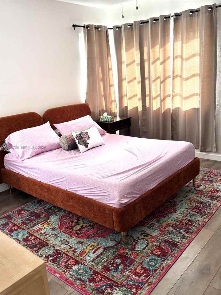 740 Sw 7th St #3 - Photo 4 of 10