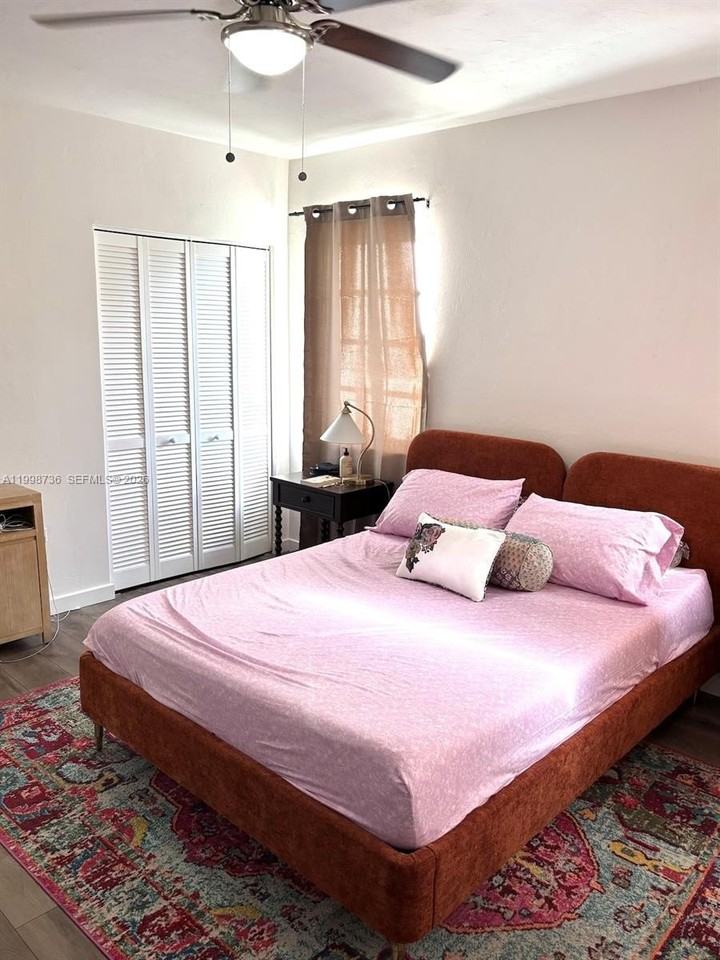 740 Sw 7th St #3 - Photo 5 of 10