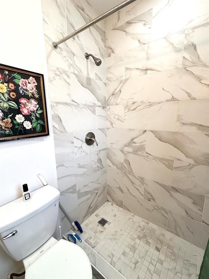 740 Sw 7th St #3 - Photo 6 of 10