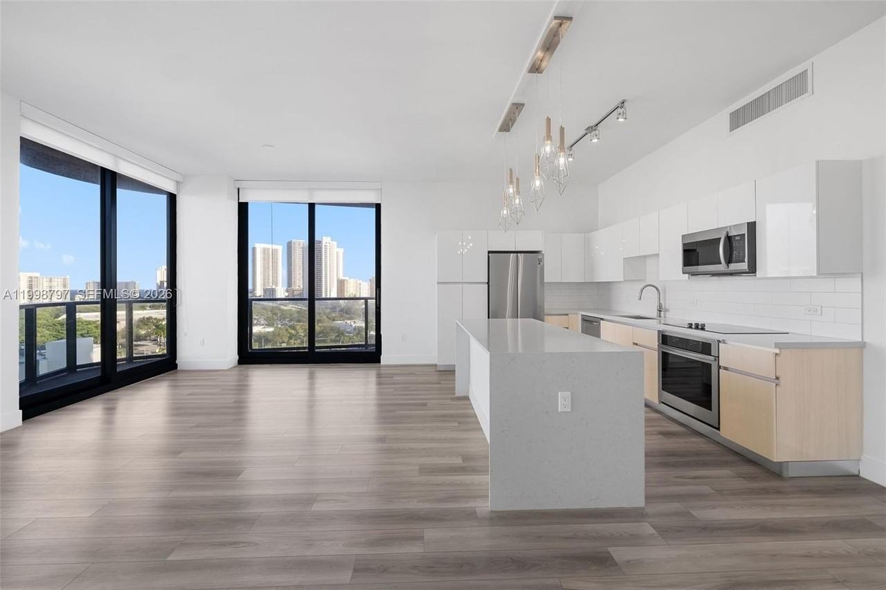 101 Diplomat Pkwy #1002
