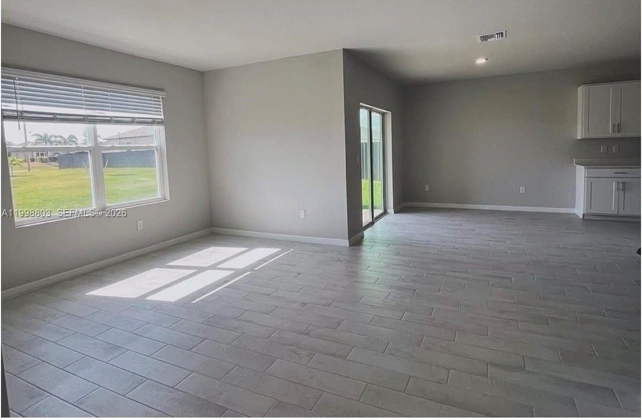 30 1pl #3013 - Photo 3 of 8