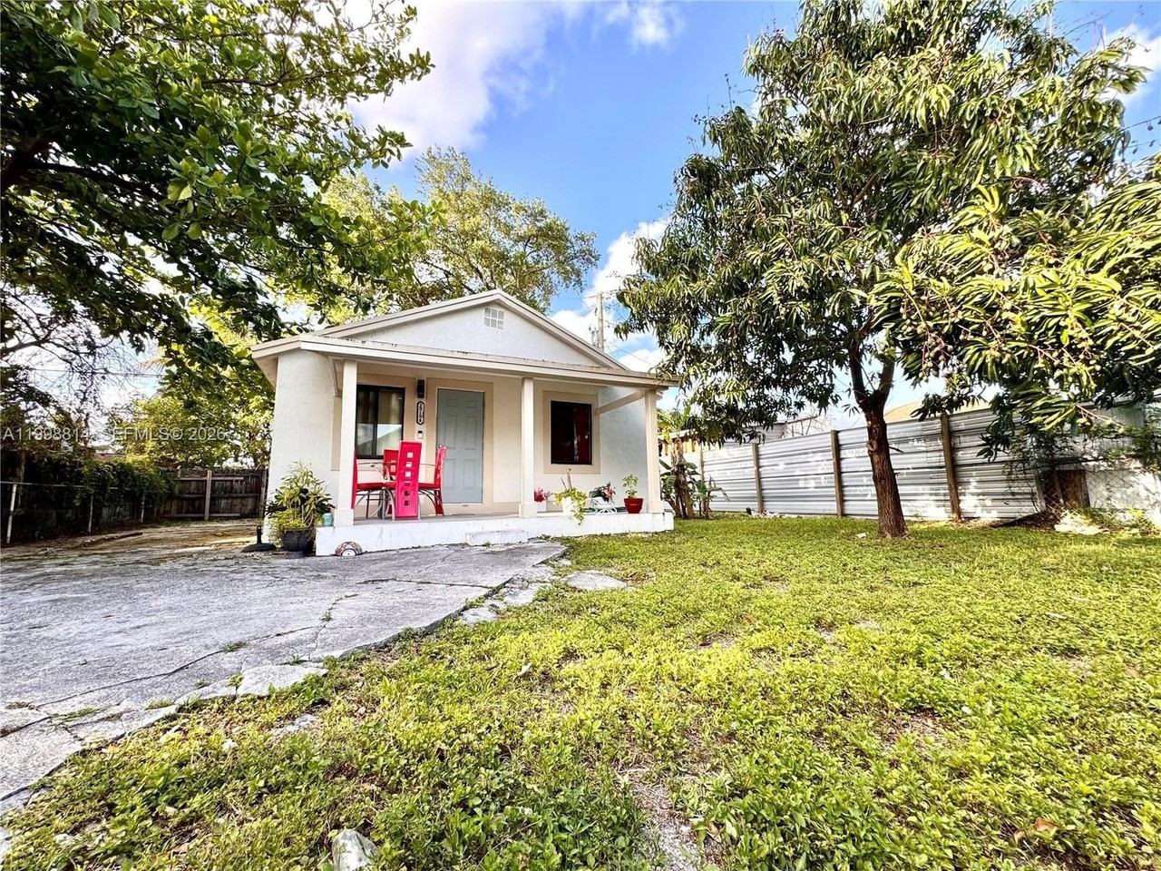 2919 Nw 92nd St #R - Photo 2 of 12