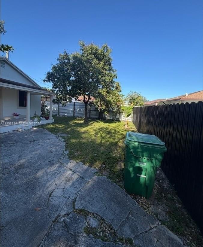 2919 Nw 92nd St #R - Photo 4 of 12