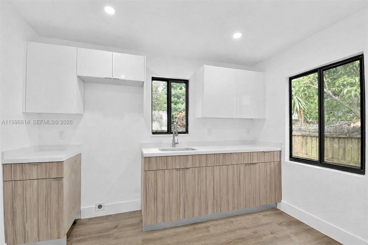 2919 Nw 92nd St #R - Photo 6 of 12