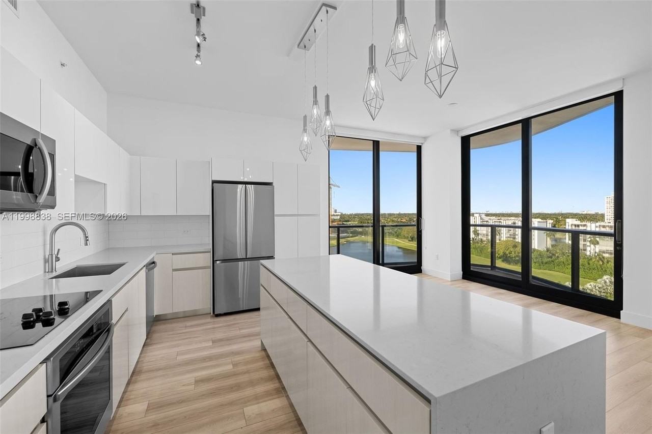 101 Diplomat Pkwy #1201