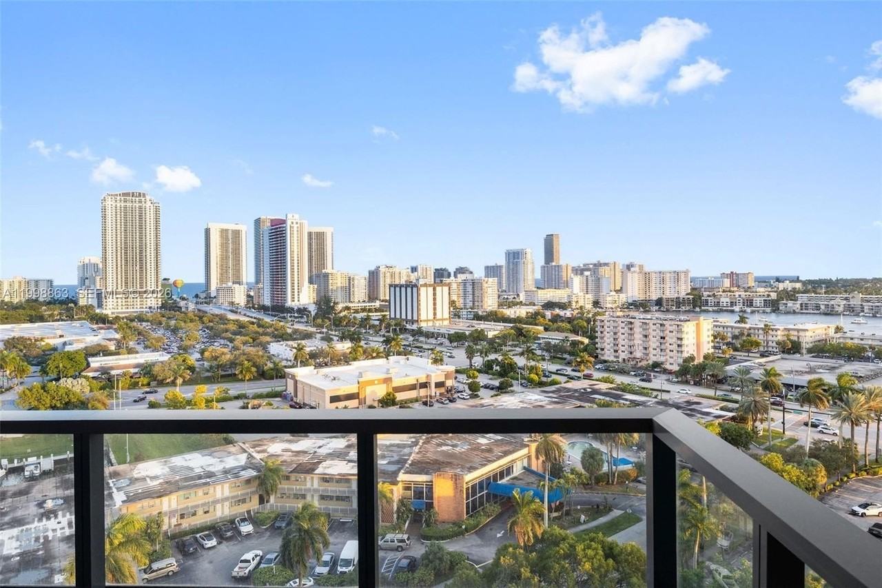 101 Diplomat Pkwy #1206