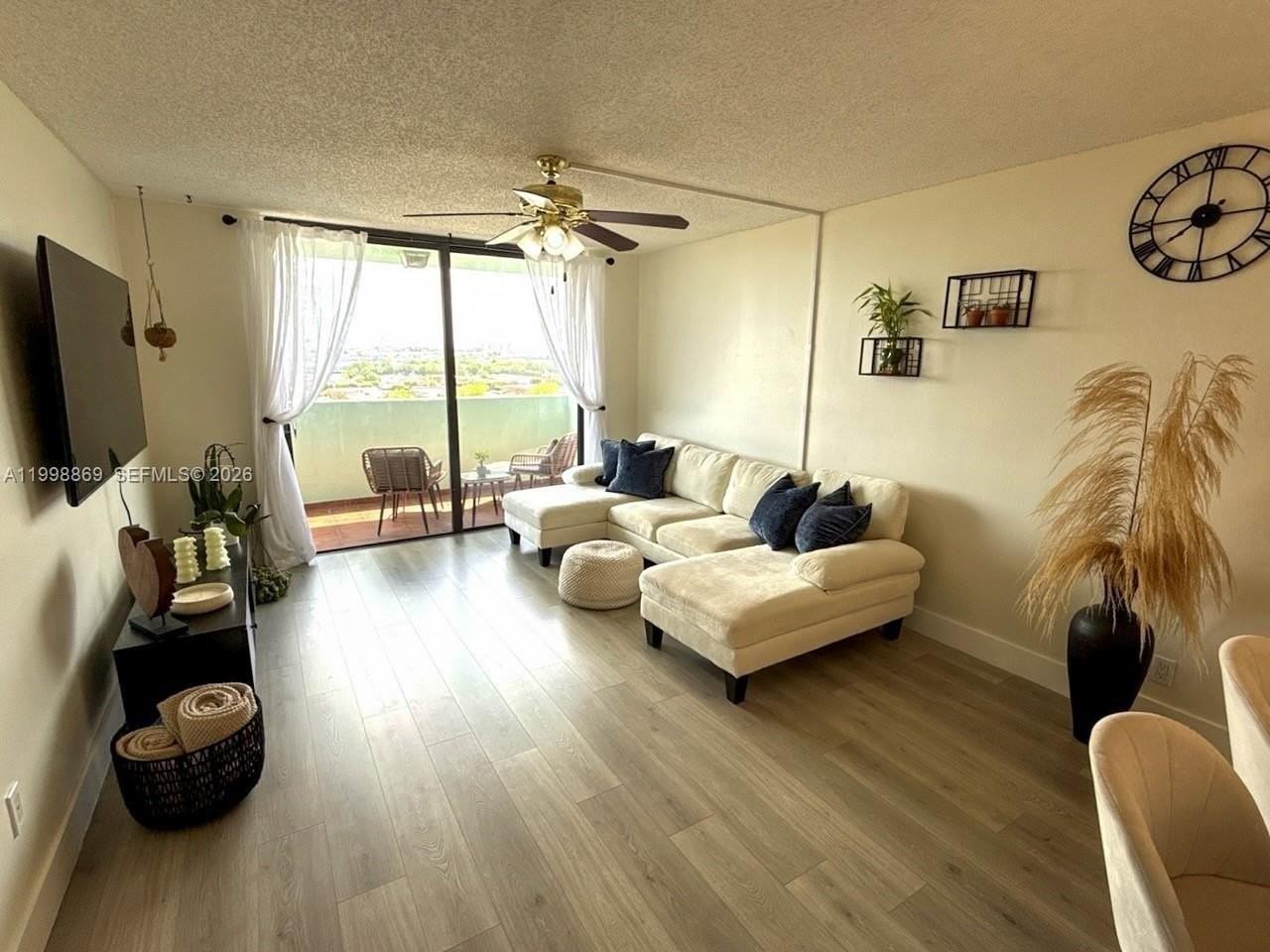 1825 W 44th Pl #808 - Photo 2 of 17