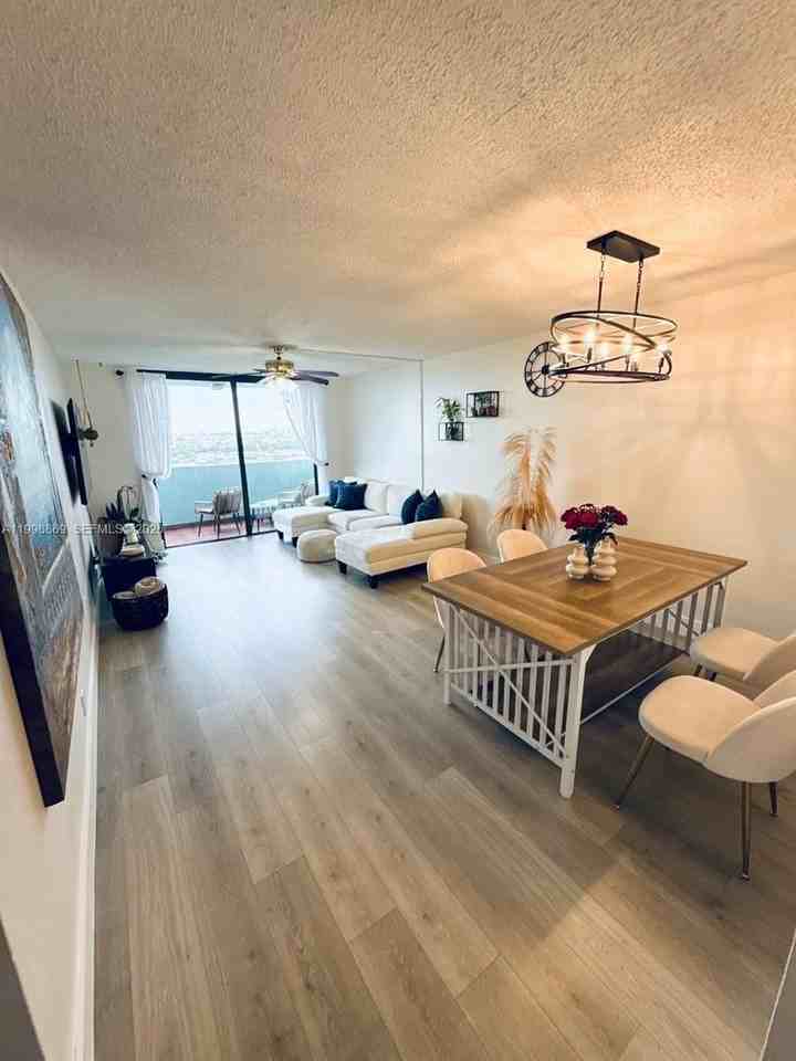 1825 W 44th Pl #808 - Photo 7 of 17