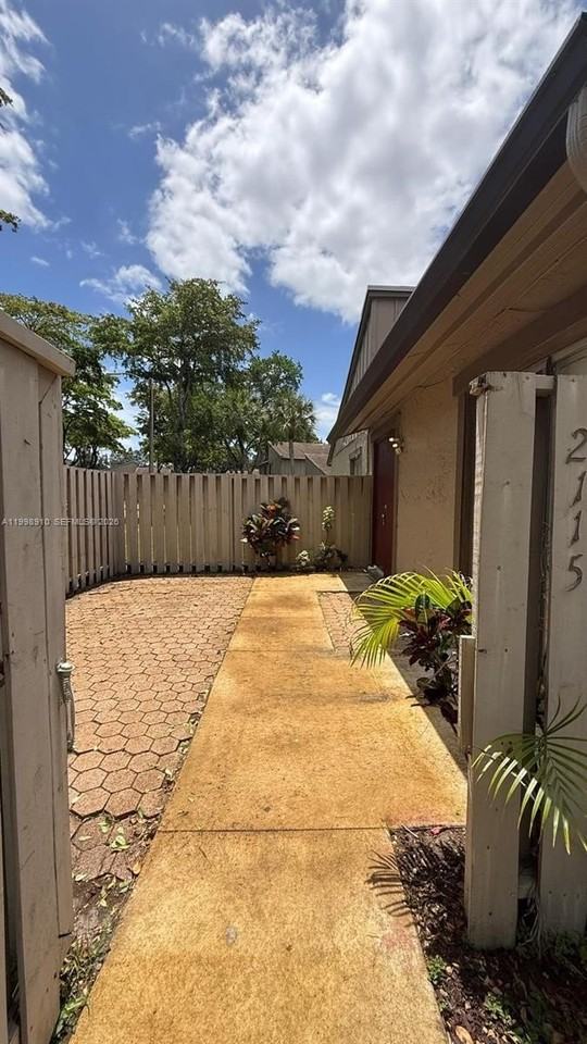 2115 Nw 57th Ave #16C - Photo 4 of 25