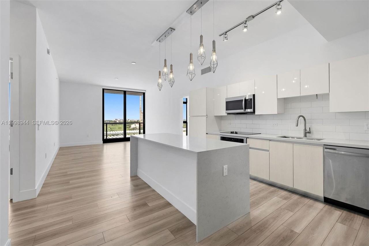 101 Diplomat Pkwy #1409