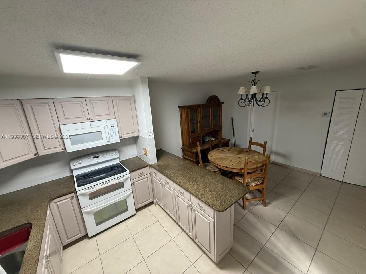 1544 Forest Lakes Cir #D - Photo 5 of 27