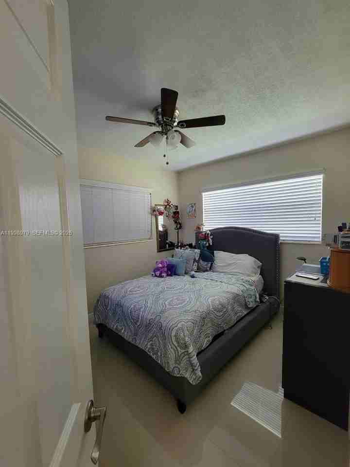 8245 Sw 43rd St - Photo 3 of 24