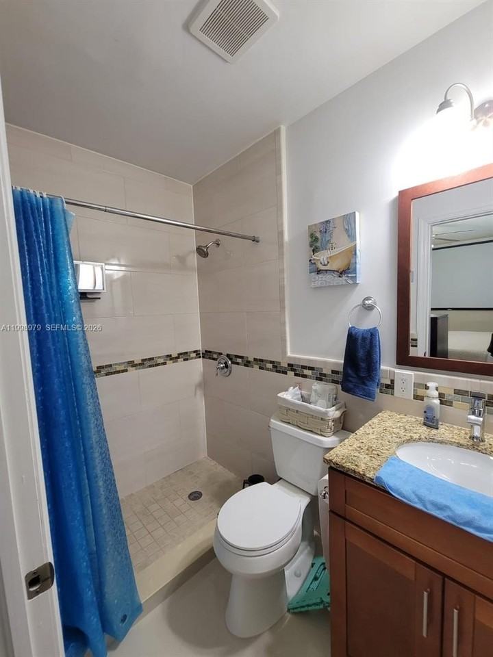 8245 Sw 43rd St - Photo 6 of 24