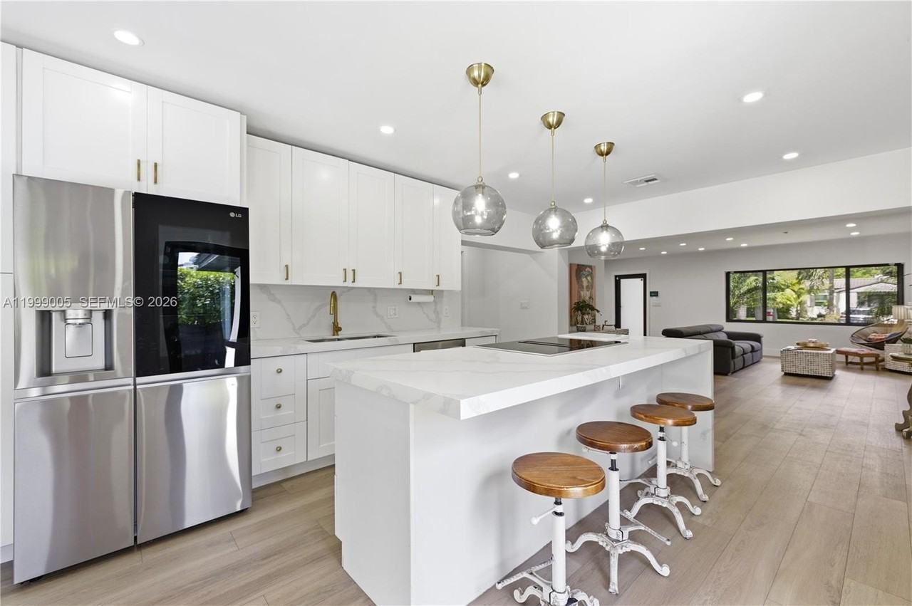 86 Ne 110th St - Photo 3 of 49