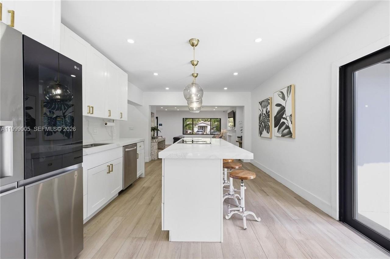 86 Ne 110th St - Photo 4 of 49