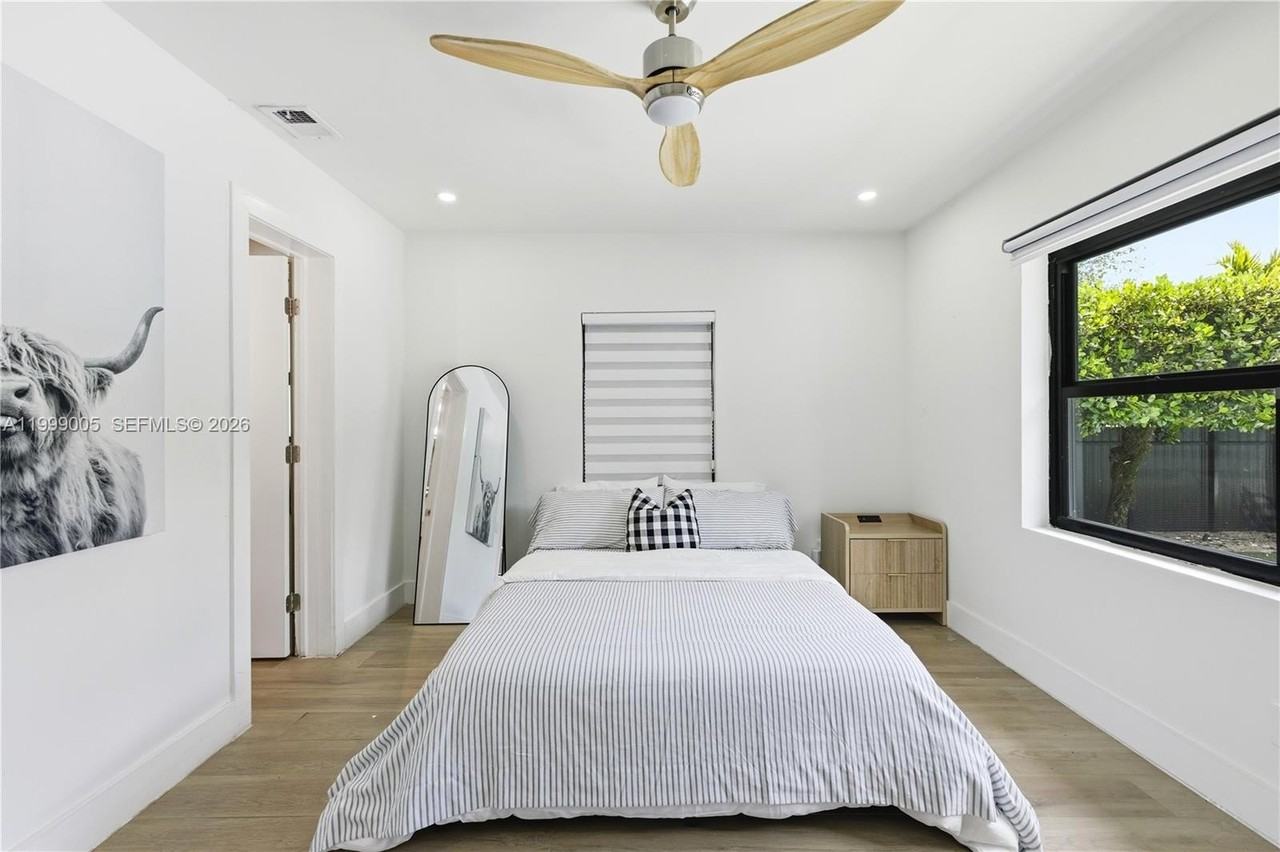 86 Ne 110th St - Photo 5 of 49