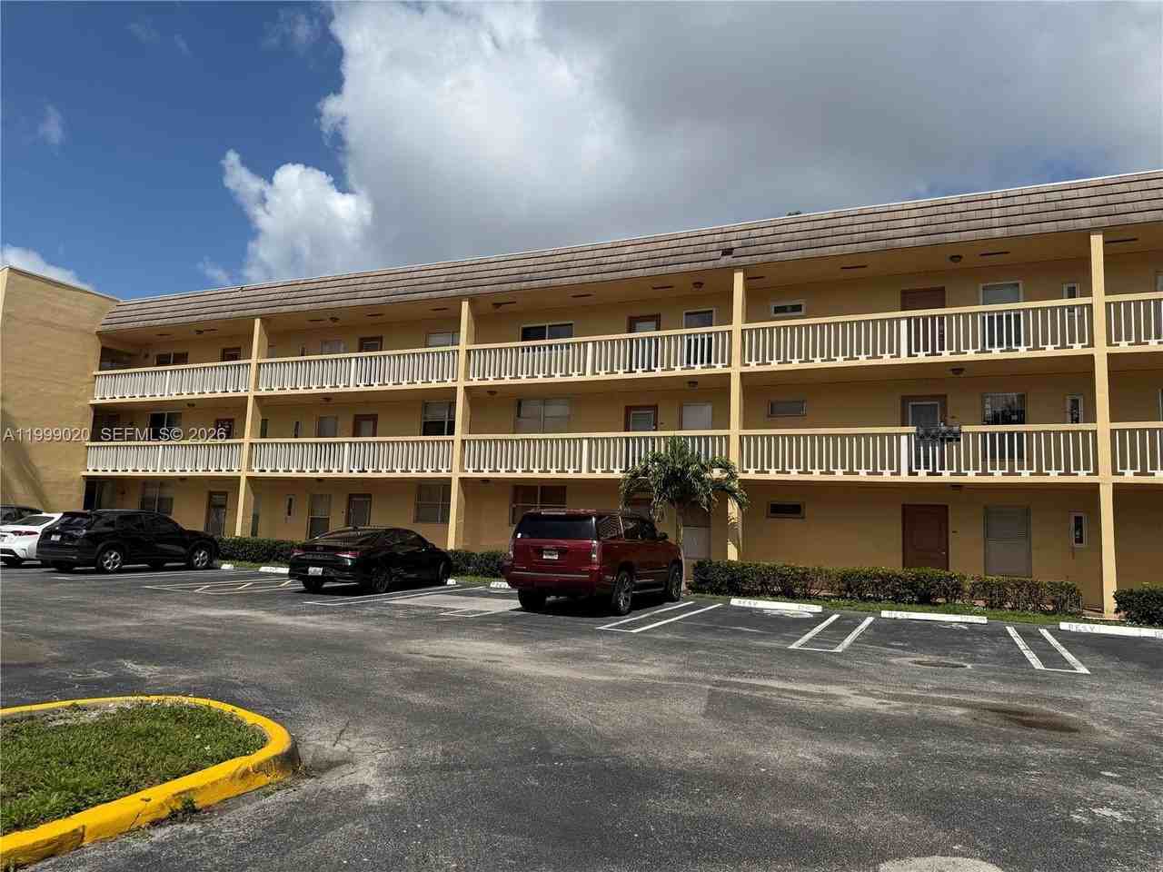 5851 Nw 62nd Ave #305