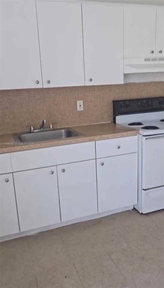 320 Sw 11th Ave #1 - Photo 3 of 5