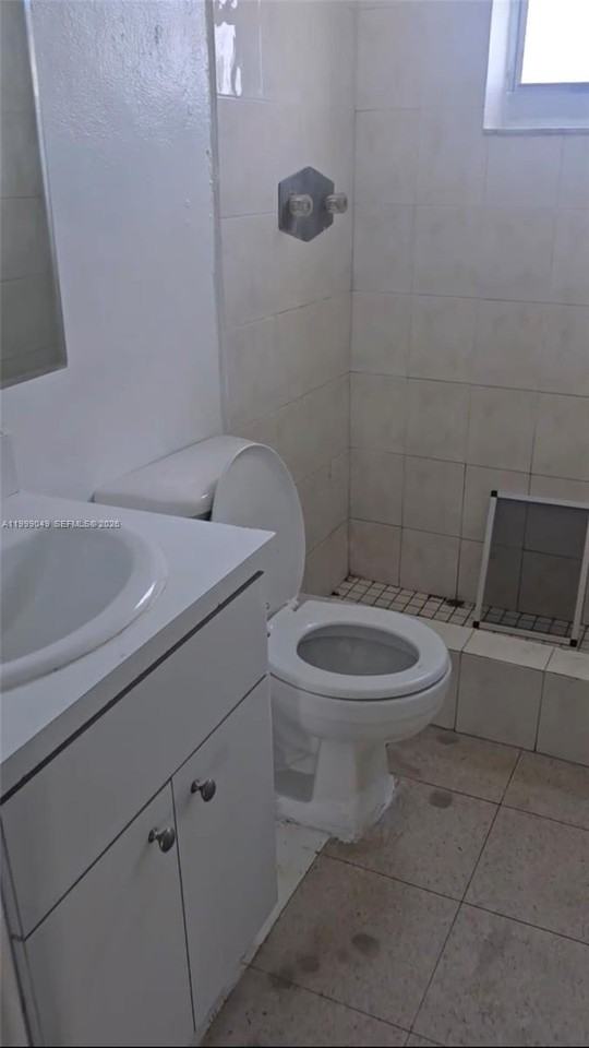 320 Sw 11th Ave #1 - Photo 4 of 5