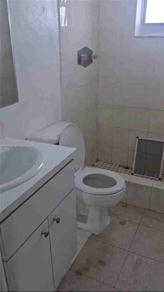 260 Sw 11th Ave #2 - Photo 3 of 5