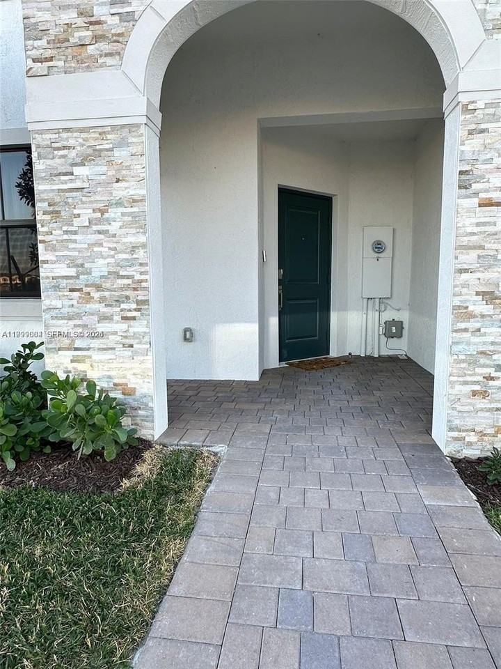12868 Sw 232nd Ter - Photo 4 of 48