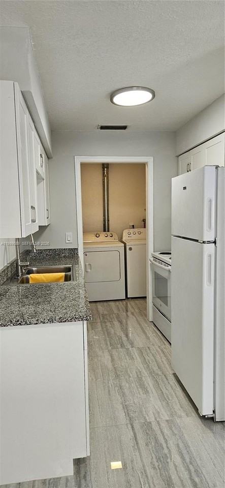 1408 Sw 9th Ave #1408 - Photo 3 of 18