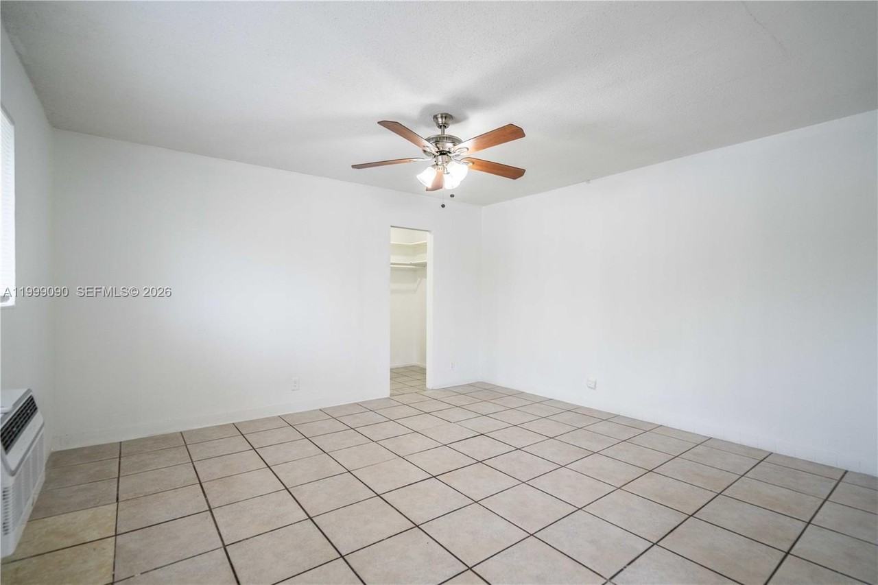 3049 Nw 9th Ave #9A - Photo 6 of 17