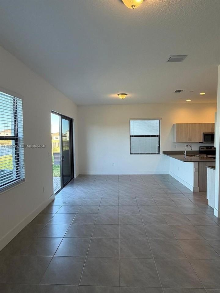 5669 CERVA LN AVE MARIA #5669 - Photo 3 of 31