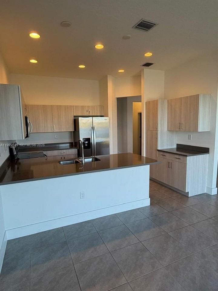 5669 CERVA LN AVE MARIA #5669 - Photo 4 of 31